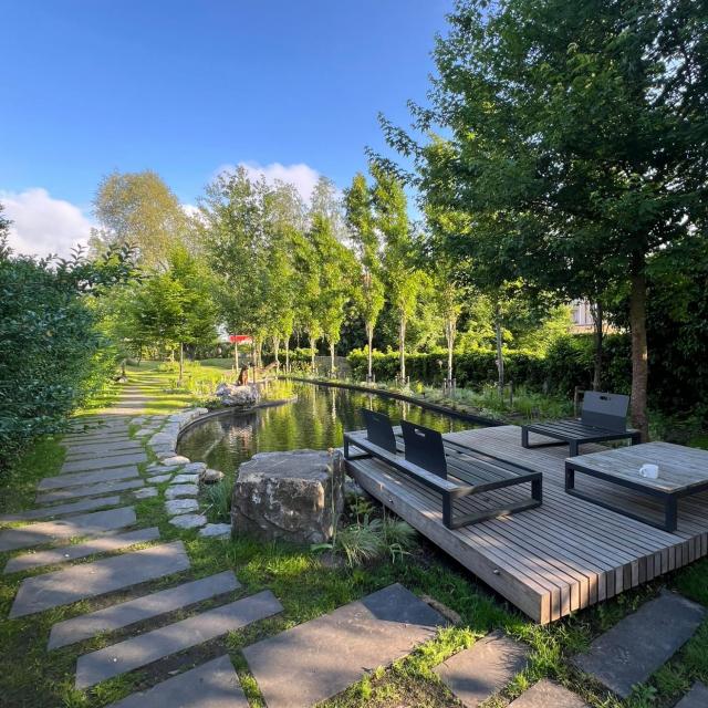 aanleg tuin met natuurlijke zwemvijver 